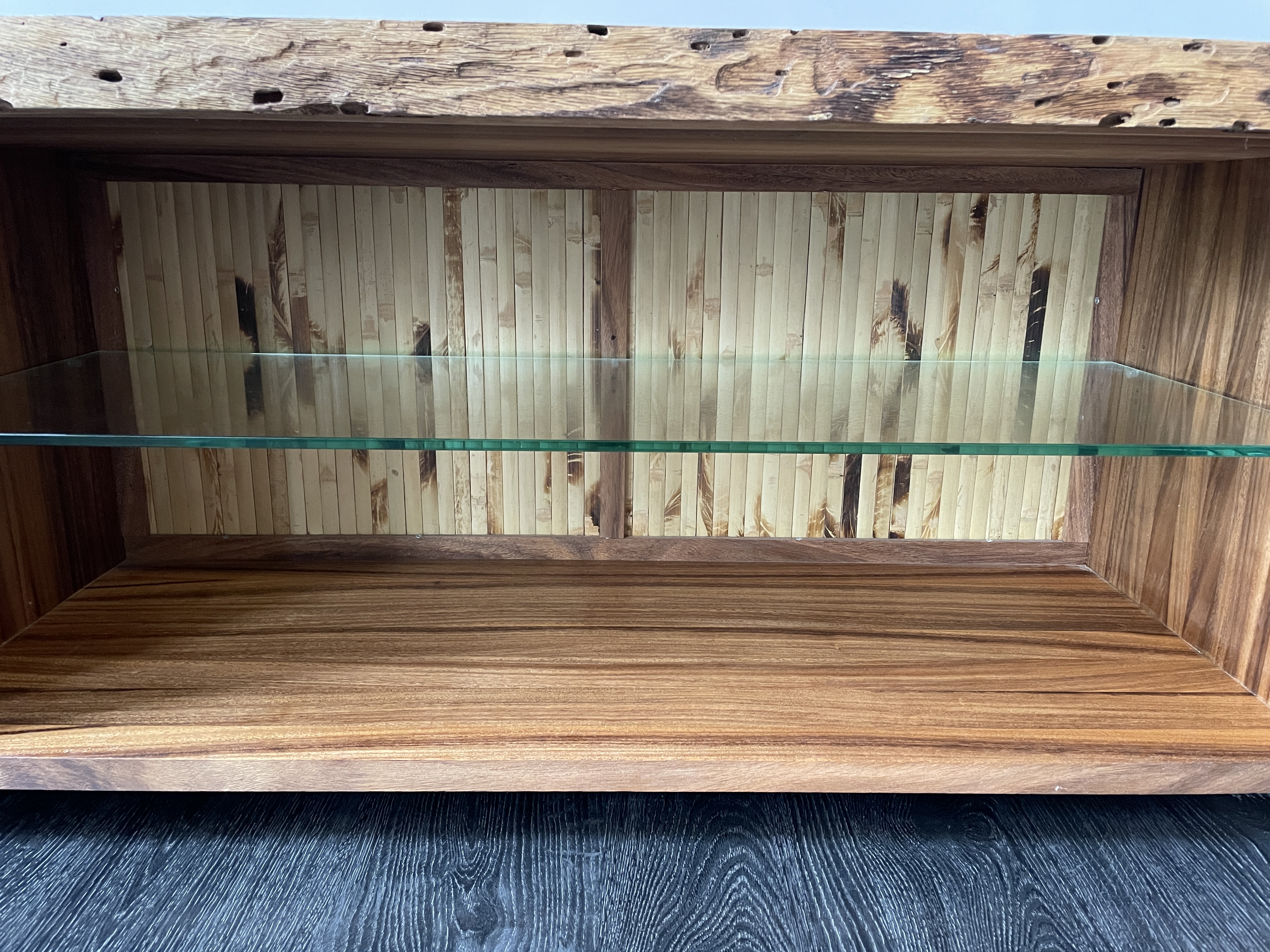 Sideboard mit Glasplatte