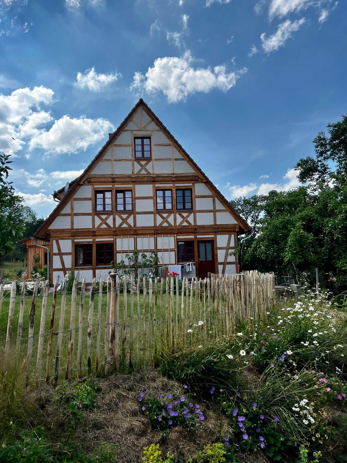 Staketenzaun Haselnuss 60 cm - Naturzaun für moderne Gartengestaltung